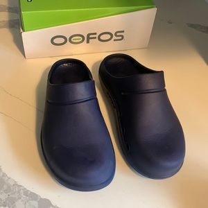 Oofos nurse clogs. Worn 3 months. Great arch support. Like new condition.